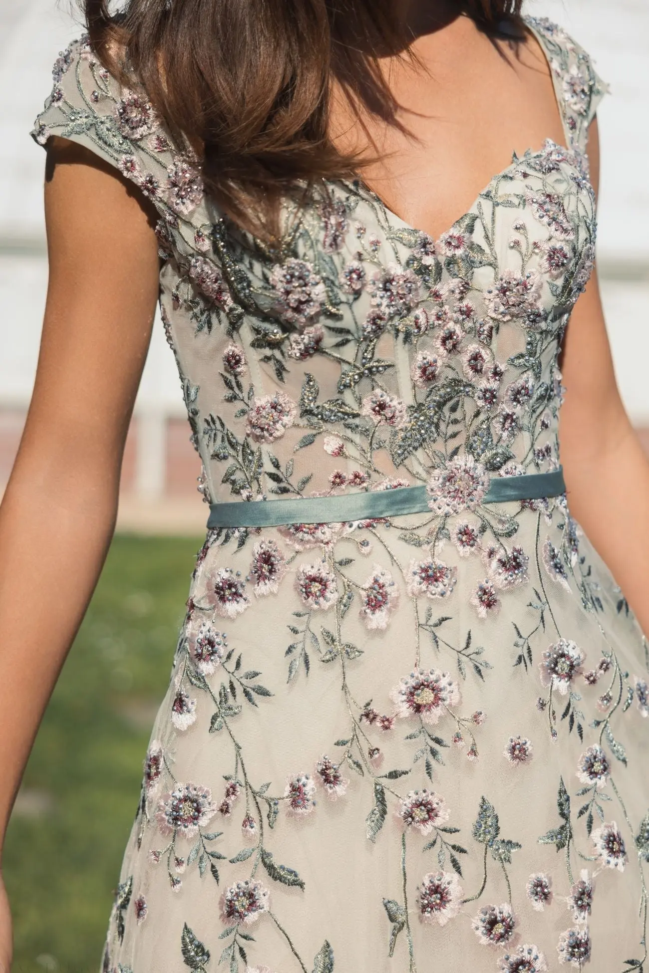 Ivory Floral Embroidered Sweetheart Neckline Midi Dress - Image 5