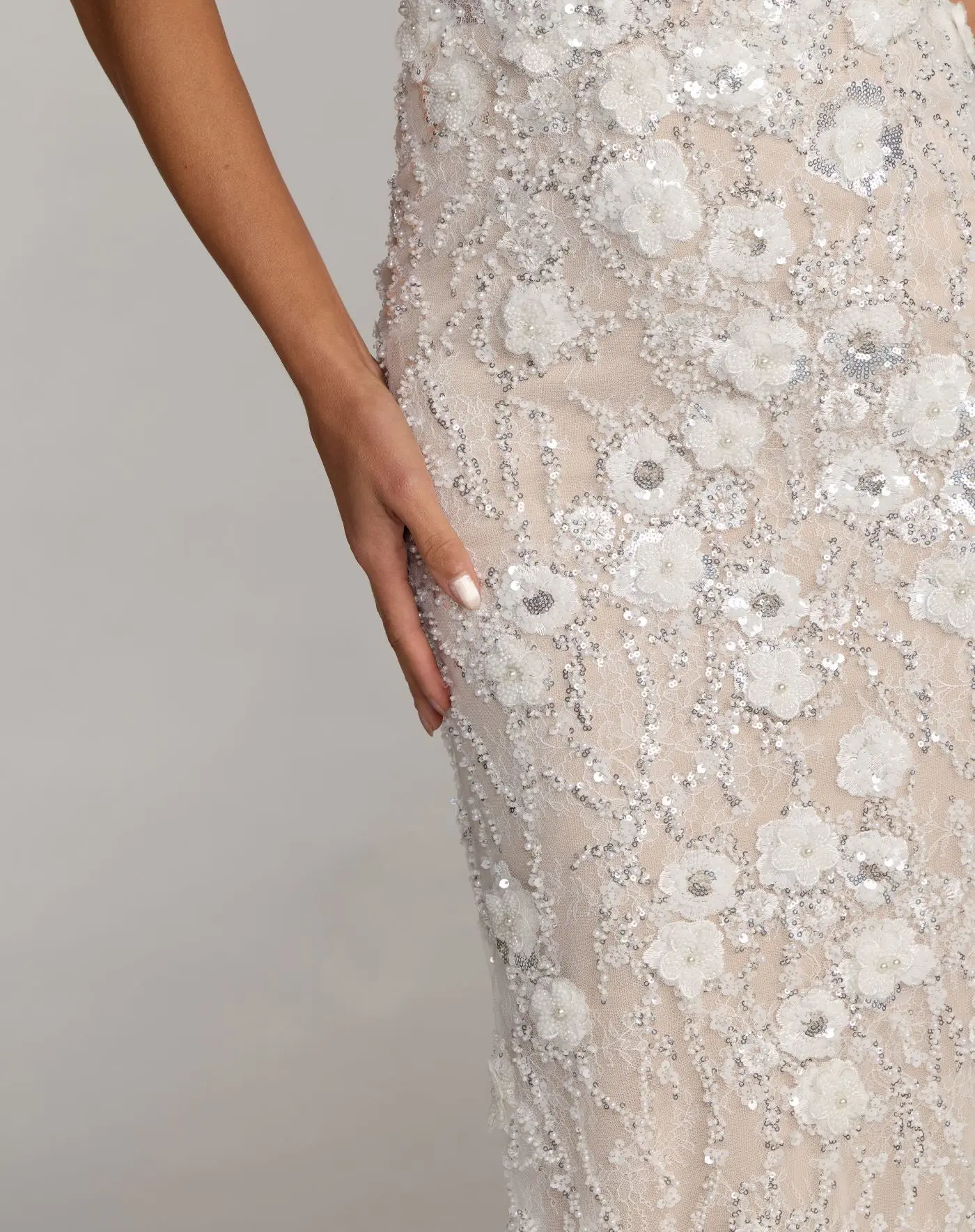 Ivory Embellished Lace Sleeveless Midi Dress - Image 3