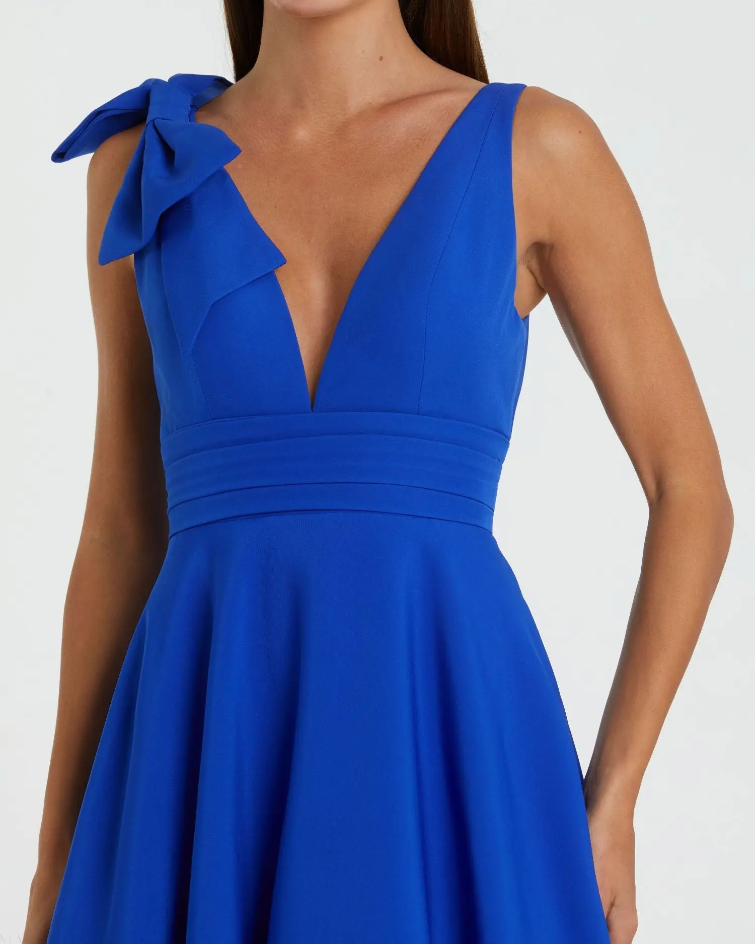 Blue Sleeveless Plunge Neck Ball Gown With Bow Detail - Image 2