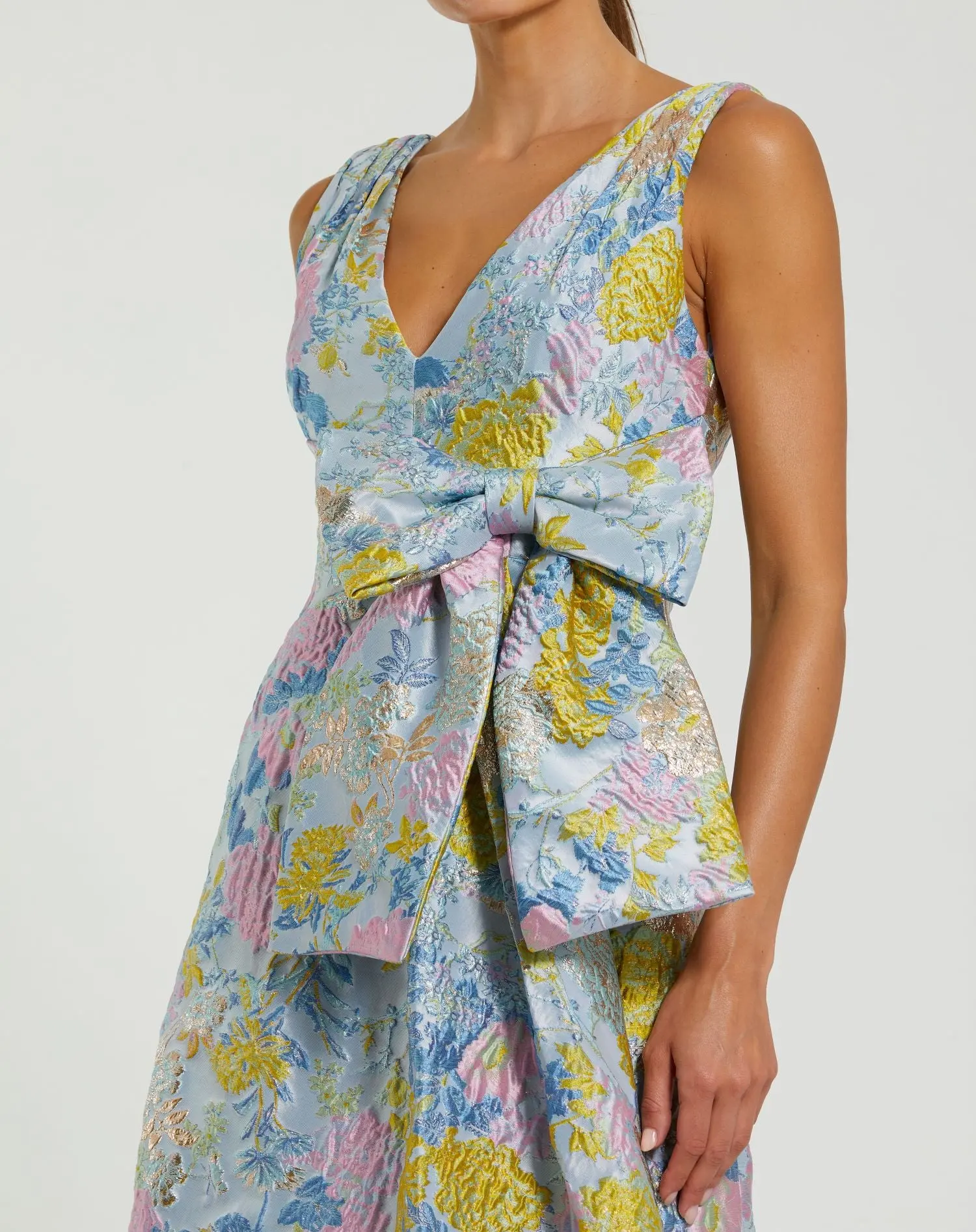 Blue Floral Brocade Sleeveless Midi Dress With Bow - Image 2