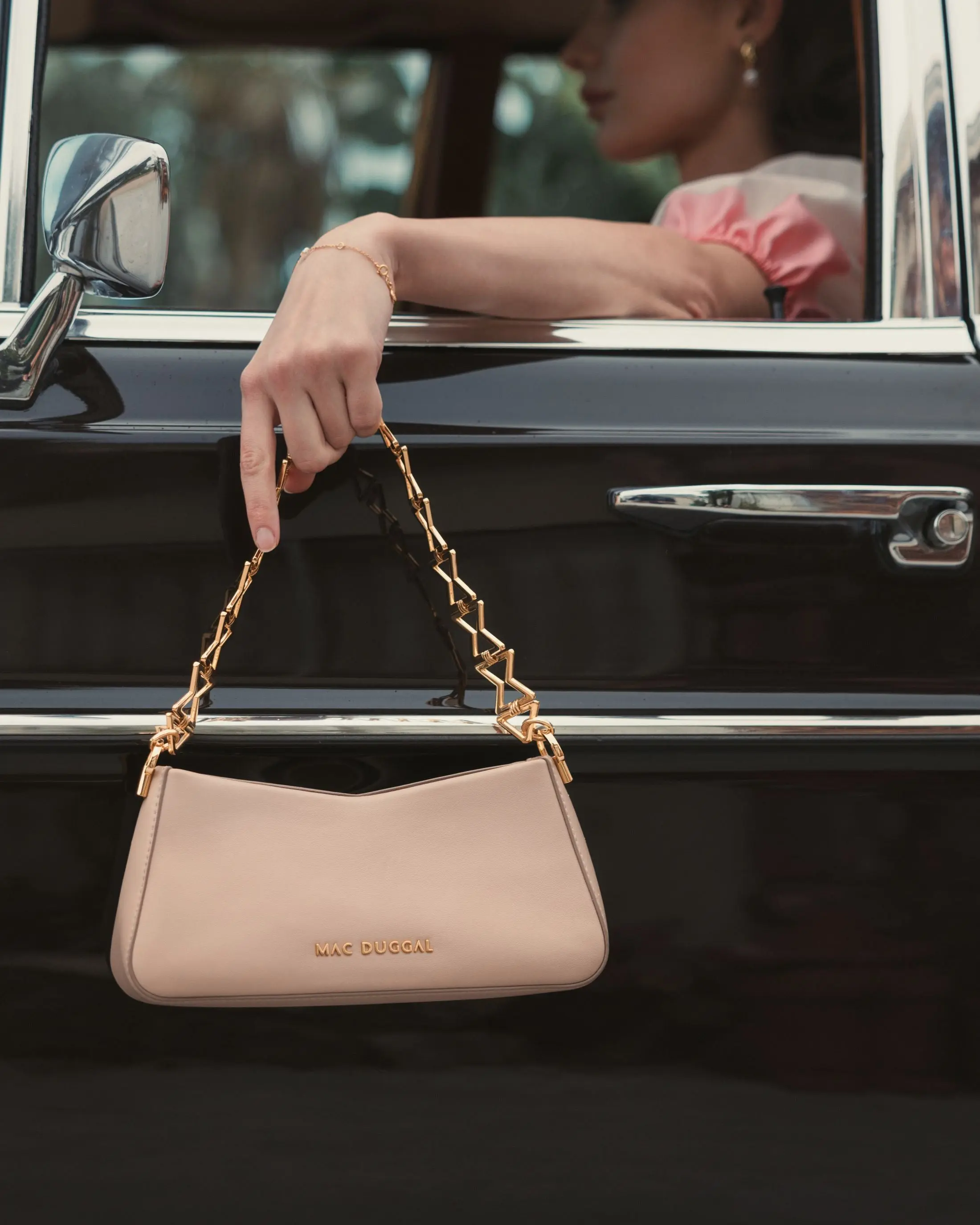 Beige Small Leather Shoulder Bag with Gold Chain - Image 8